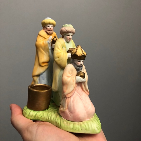 Nativity Ceramic Advent Wreath - Picture 3 of 12